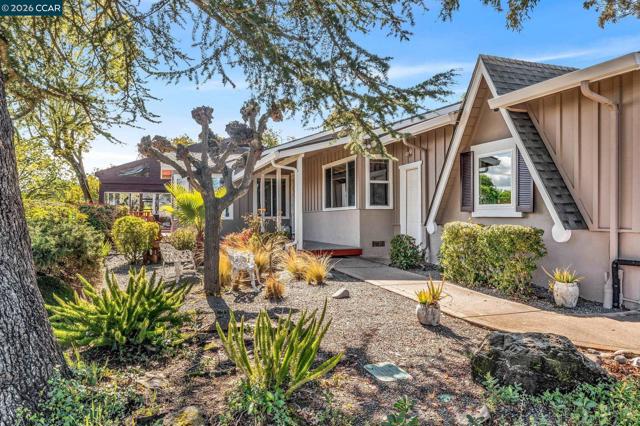 Image 4 of 49 For 2081 Essenay Ave