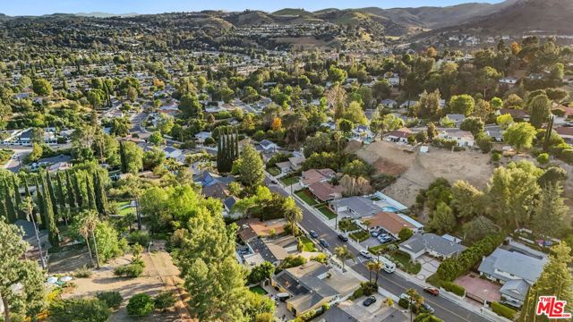 7152 Pomelo Drive, West Hills CA: https://media.crmls.org/mediaz/88ff2fe6-4af8-4e5d-9a1d-0817be2f640e.jpg