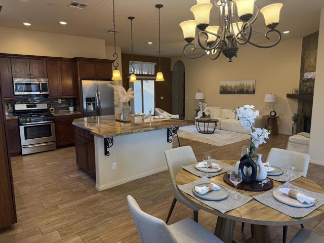 51885 Avenida Bermudas, La Quinta CA: https://media.crmls.org/mediaz/88ffb4f5-ece4-4bbc-b751-dc63d09e6127.jpg