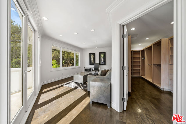 16221 Elisa Place, Encino CA: https://media.crmls.org/mediaz/890013eb-01d4-4cb1-94d9-e092afc044d1.jpg
