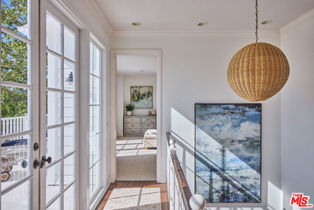 28830 Hampton Place, Malibu CA: https://media.crmls.org/mediaz/89001c32-1b87-4e0c-acf5-296e014b85cd.jpg