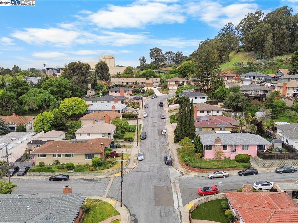 https://media.crmls.org/mediaz/89003c28-06cf-4258-b179-8daa74fc6c93.jpg?preset=X-Large