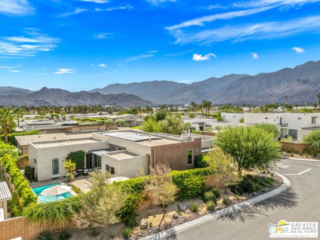 702 Axis Way, Palm Springs CA: https://media.crmls.org/mediaz/8900cc6f-3a31-41f6-af2d-ee9657c18c45.jpg
