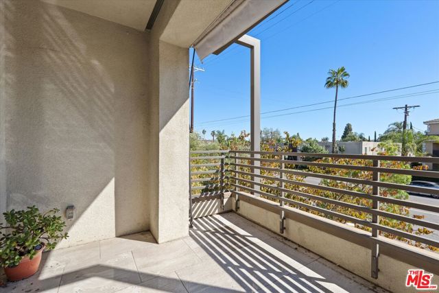 13225 Victory Boulevard photo 17