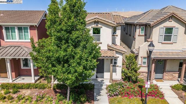 218 Stratus Cmn, Livermore CA: https://media.crmls.org/mediaz/890105f6-afb7-4748-8228-be34e1a6aae5.jpg