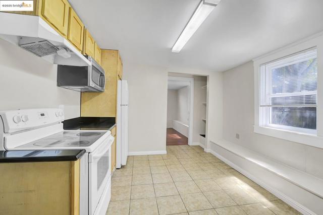 2406 10th, Berkeley CA: https://media.crmls.org/mediaz/890139b5-d1c0-47e2-b52e-516f541a122e.jpg