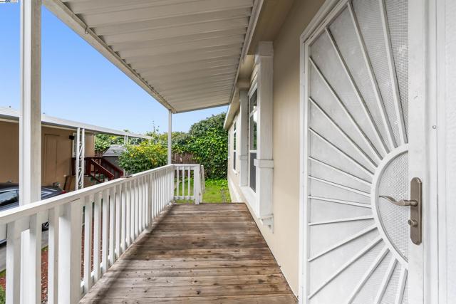 28147 Murcia st, Hayward CA: https://media.crmls.org/mediaz/89019f14-e589-4e0c-832f-b057046ad3ed.jpg