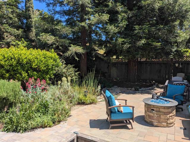 2277 Stillcreek Ct, Martinez CA: https://media.crmls.org/mediaz/8901c056-1dd6-4348-8c3e-7d69712ac853.jpg