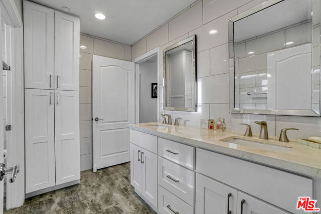 Image 37 of 63 For 17764 Sidwell Street