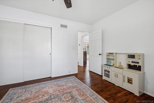 360 Alpine Ave, Chula Vista CA: https://media.crmls.org/mediaz/89024d08-b5b4-4be1-baff-f5e45006ca4c.jpg