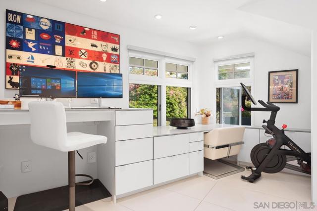 1729 Coast Blvd, Del Mar CA: https://media.crmls.org/mediaz/8902806f-19d0-481f-b3f3-2d0e6f4d1b1f.jpg