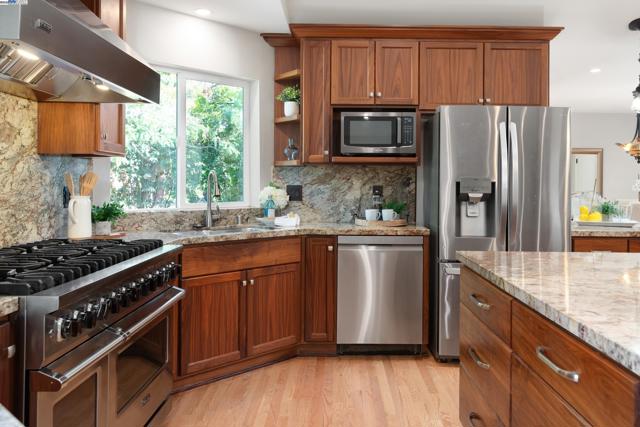 5268 Keeler Ct, Fremont CA: https://media.crmls.org/mediaz/89028271-8f9f-437e-9d23-87c76e01d597.jpg