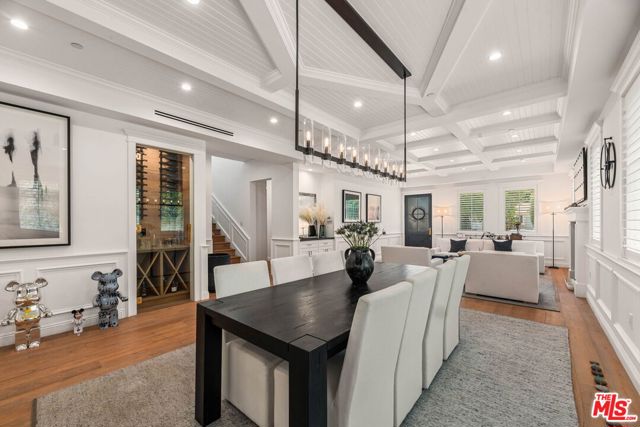 5235 Sylmar Avenue, Sherman Oaks CA: https://media.crmls.org/mediaz/8902a0ca-2893-401b-8412-63ddddb8612f.jpg