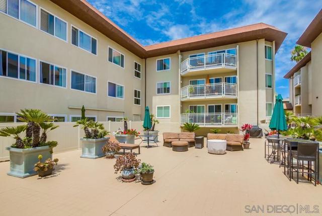 5370 La Jolla Blvd., La Jolla CA: https://media.crmls.org/mediaz/8902b413-d60e-4af9-bf02-586f894bf51f.jpg