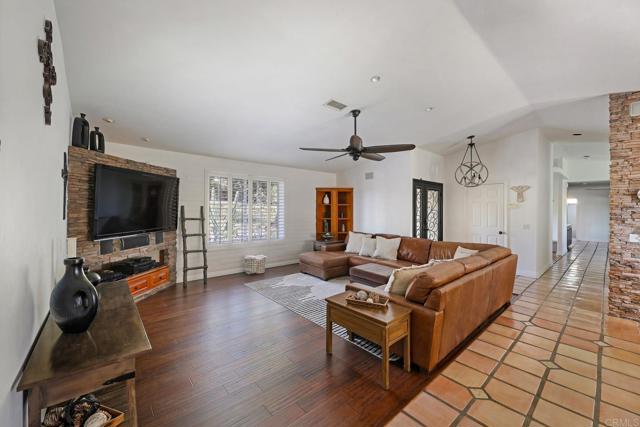 Detail Gallery Image 8 of 40 For 15420 Sierra Grande, Valley Center,  CA 92082 - 4 Beds | 3 Baths