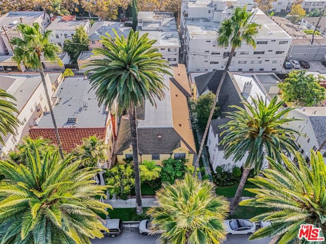 438 S Palm Drive, Beverly Hills CA: https://media.crmls.org/mediaz/8902d75e-d945-48b2-b2ca-b3f99e40a4f3.jpg