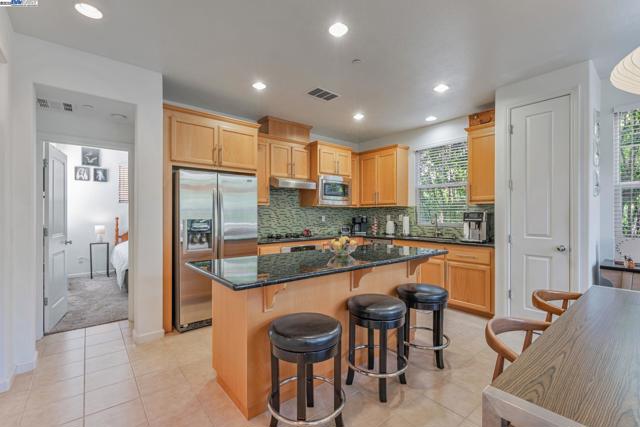 40252 Bonica Rose Terrace, Fremont CA: https://media.crmls.org/mediaz/8902e551-257a-40cb-97da-9f5c607d420d.jpg