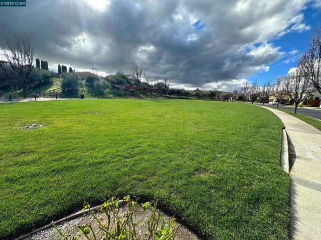 1759 Latour Ave, Brentwood CA: https://media.crmls.org/mediaz/8902f456-6904-41e2-9b95-10e9d3aa7a15.jpg
