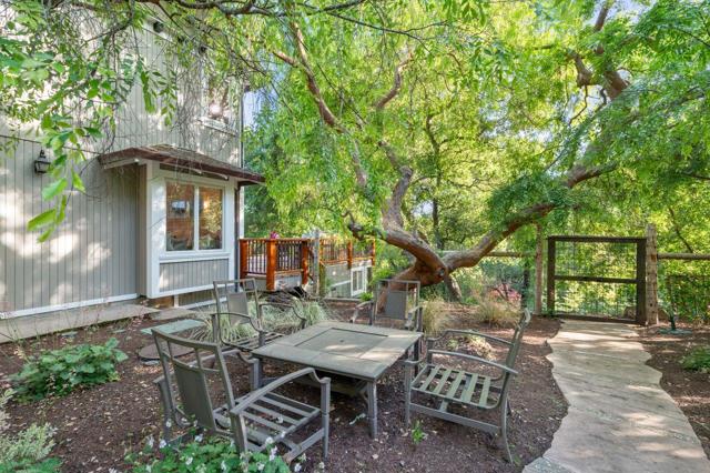 23447 Skyview Terrace, Los Gatos CA: https://media.crmls.org/mediaz/8903bc5a-5a62-4637-bd80-5544d8388087.jpg