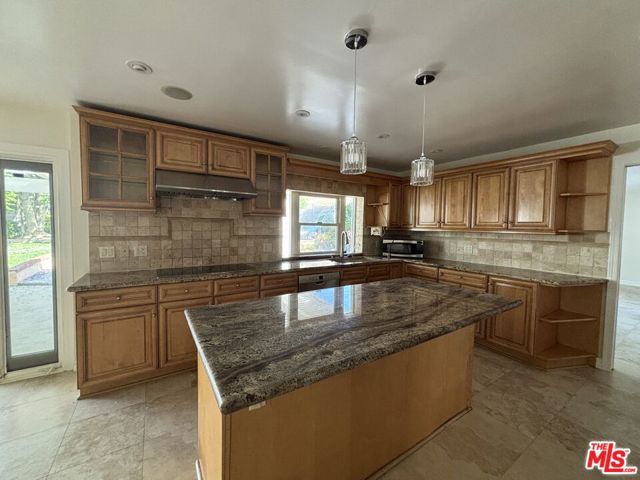 19021 Kilfinan Street, Porter Ranch CA: https://media.crmls.org/mediaz/8903ddb2-d241-492a-9692-8c7e3c12cd44.jpg