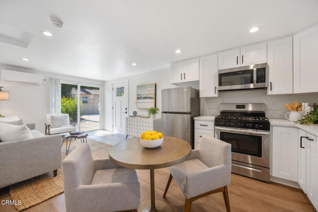 975 N Mentor Avenue, Pasadena CA: https://media.crmls.org/mediaz/89042939-61c8-4757-ad09-fa9a29c5de38.jpg