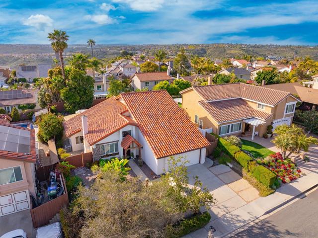 6433 La Paloma Street, Carlsbad CA: https://media.crmls.org/mediaz/89053b4c-89b4-4089-baea-30cdedc1fbd6.jpg