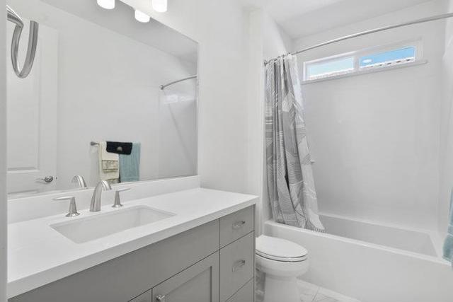 2008 White Oak Drive, Hollister CA: https://media.crmls.org/mediaz/89058381-b698-4815-93de-5ca68a2fe8d0.jpg