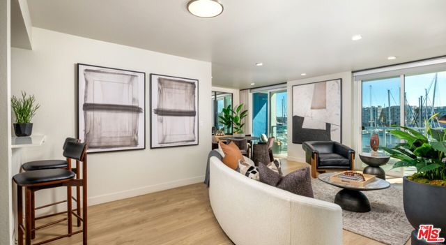 13900 Panay Way, Marina del Rey CA: https://media.crmls.org/mediaz/8905ad58-d3ee-4292-86cc-6e95129eb22c.jpg