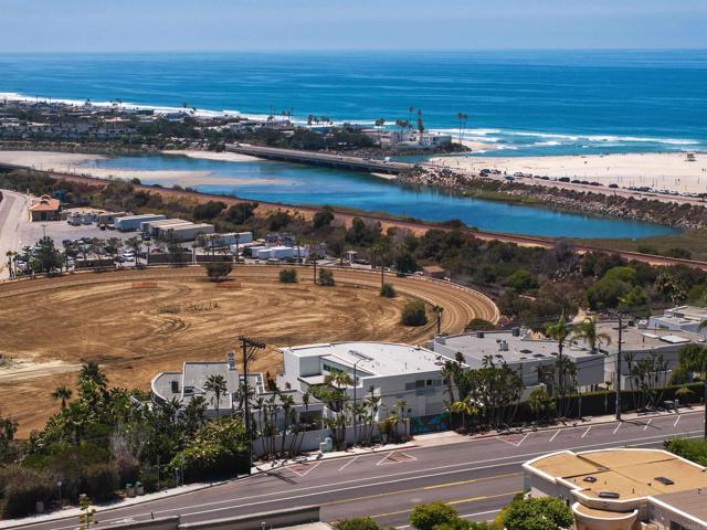 Detail Gallery Image 2 of 25 For 121 via De La Valle, Del Mar,  CA 92014 - 4 Beds | 4/1 Baths