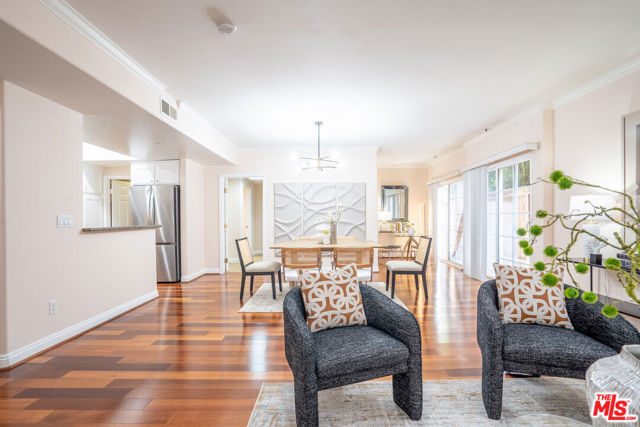 616 S Wilton Place, Los Angeles CA: https://media.crmls.org/mediaz/89068af2-4ad0-4abe-a8de-4ee9091848ed.jpg