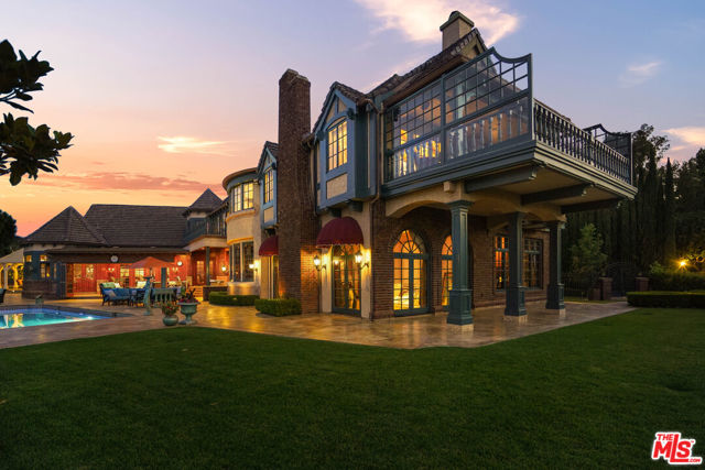 19000 Dorlon Drive, Tarzana CA: https://media.crmls.org/mediaz/8906bd9d-ca52-4eb3-9fcc-0c948f4c0605.jpg