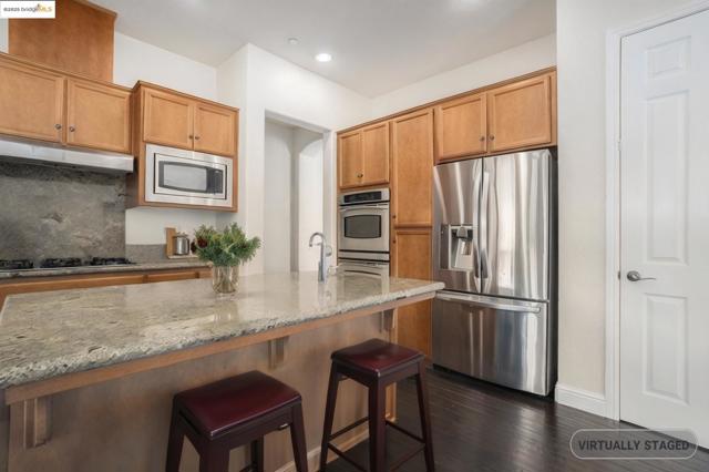 1839 Elizabeth Way, Brentwood CA: https://media.crmls.org/mediaz/890793da-fe14-4582-a38f-4eff6b2a49c9.jpg