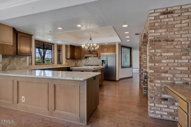 11395 Highridge Court, Camarillo CA: https://media.crmls.org/mediaz/8907a129-788d-430d-927c-a7347ffdde2e.jpg