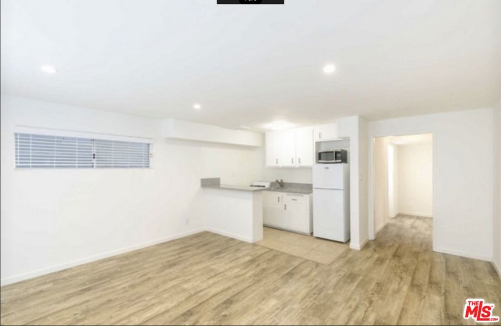 1261 N Laurel Avenue #20