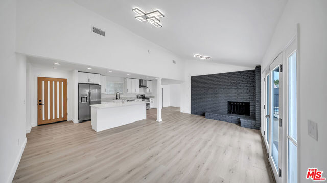 10326 Gothic Avenue, Granada Hills CA: https://media.crmls.org/mediaz/890830ff-260d-49a5-8e9b-24a29224752c.jpg