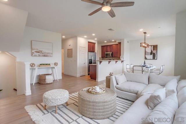 6938 Feldspar Place, Carlsbad CA: https://media.crmls.org/mediaz/89087c9a-4375-4753-95e3-5bad9f5b6d44.jpg