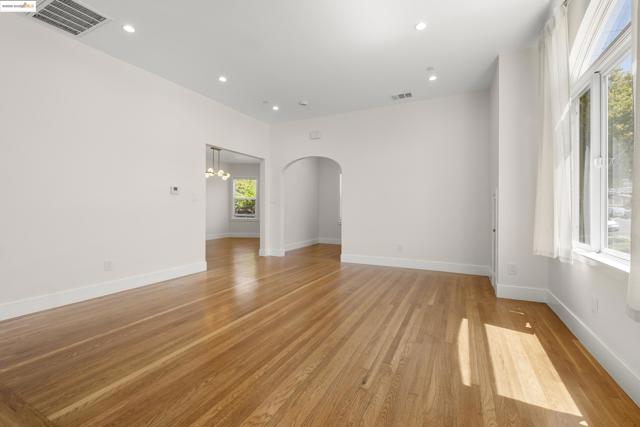 1437 Portland Ave, Albany CA: https://media.crmls.org/mediaz/8908fe2f-a68a-43c6-9fb2-4ae354e757dc.jpg