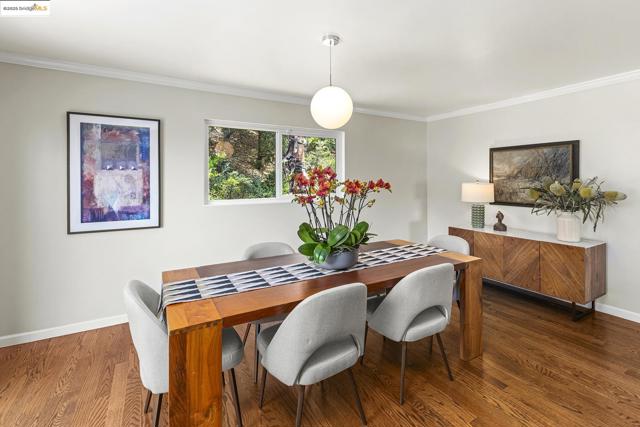 21 Maggiora Ct, Oakland CA: https://media.crmls.org/mediaz/8909372d-559e-459d-84db-fccc37742745.jpg