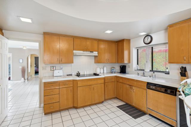 48121 Cll Seranas, La Quinta CA: https://media.crmls.org/mediaz/8909746d-3863-42ae-898c-39836807af12.jpg