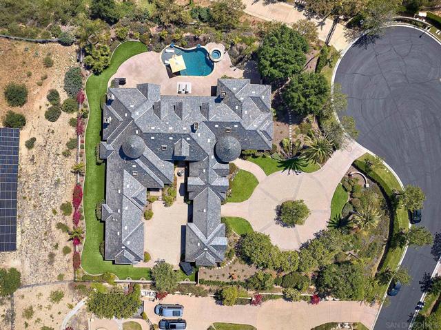 14460 Cheyenne Trl, Poway CA: https://media.crmls.org/mediaz/8909f3b0-c2e3-4ff8-876f-9814c3475b65.jpg