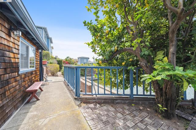 2000 CLINTON AVENUE, Alameda CA: https://media.crmls.org/mediaz/890b12b6-40db-46e8-aa89-522d7b12992a.jpg
