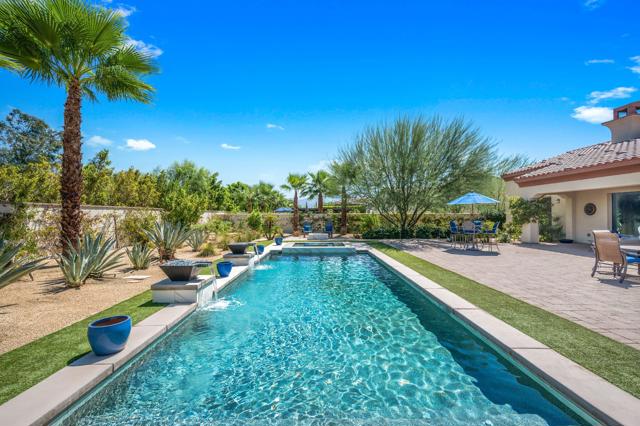 11 Alicante Circle, Rancho Mirage CA: https://media.crmls.org/mediaz/890b2606-0cdb-4417-b72f-0fdebc4427f6.jpg