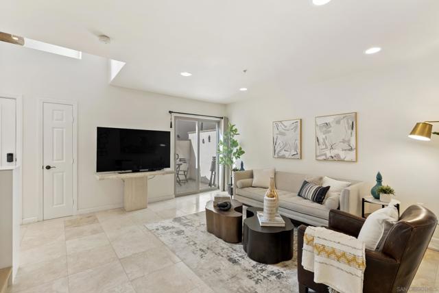7520 Draper Ave, La Jolla CA: https://media.crmls.org/mediaz/890b3c6e-196a-4647-a4b2-e67ac0f11aa5.jpg