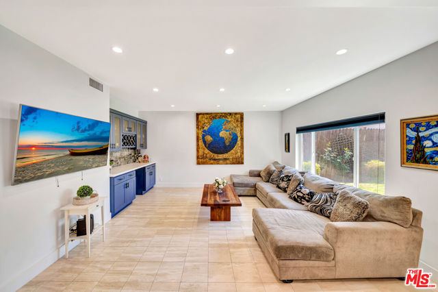 14916 Hesby Street, Sherman Oaks CA: https://media.crmls.org/mediaz/890b7576-d596-4bdb-9127-e2575e6e3eae.jpg