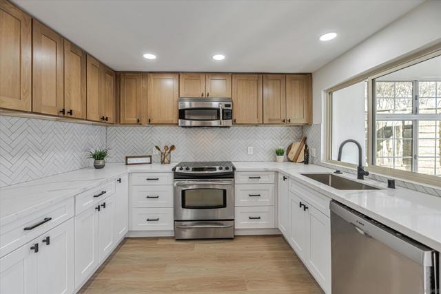 Image 10 of 48 For 8160 Laurelridge Rd