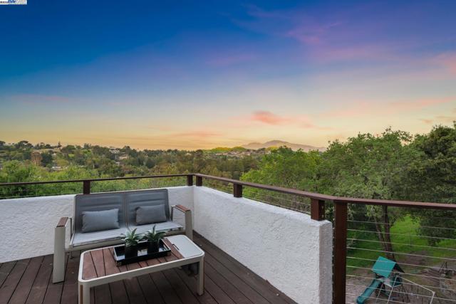 11 Leslyn Lane, Lafayette CA: https://media.crmls.org/mediaz/890bd6d0-9977-43ee-9d07-f5e360055736.jpg