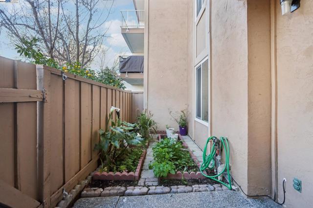 Image 18 of 25 For 38455 Bronson St  128