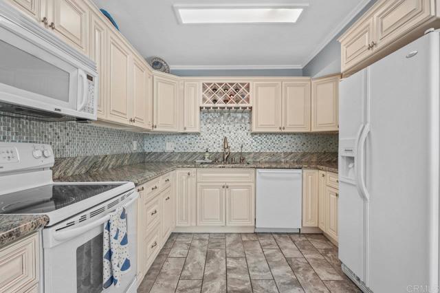 Detail Gallery Image 6 of 32 For 5450 Kiowa Dr #39,  La Mesa,  CA 91942 - 3 Beds | 2/1 Baths