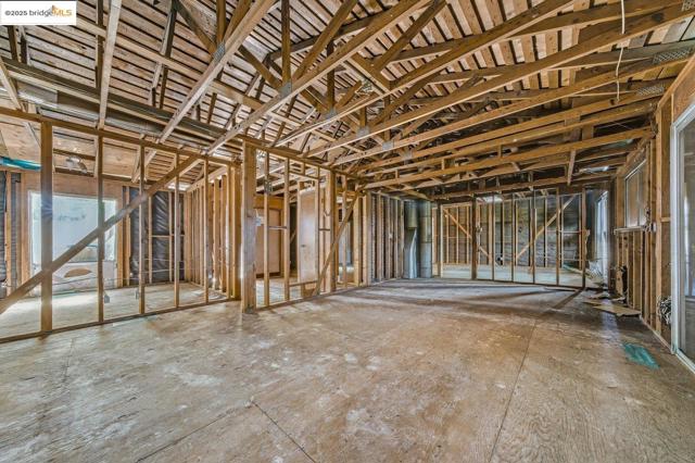 11201 Lochard Street, Oakland CA: https://media.crmls.org/mediaz/890c429c-bbc5-4776-bc8c-920b61011ccf.jpg