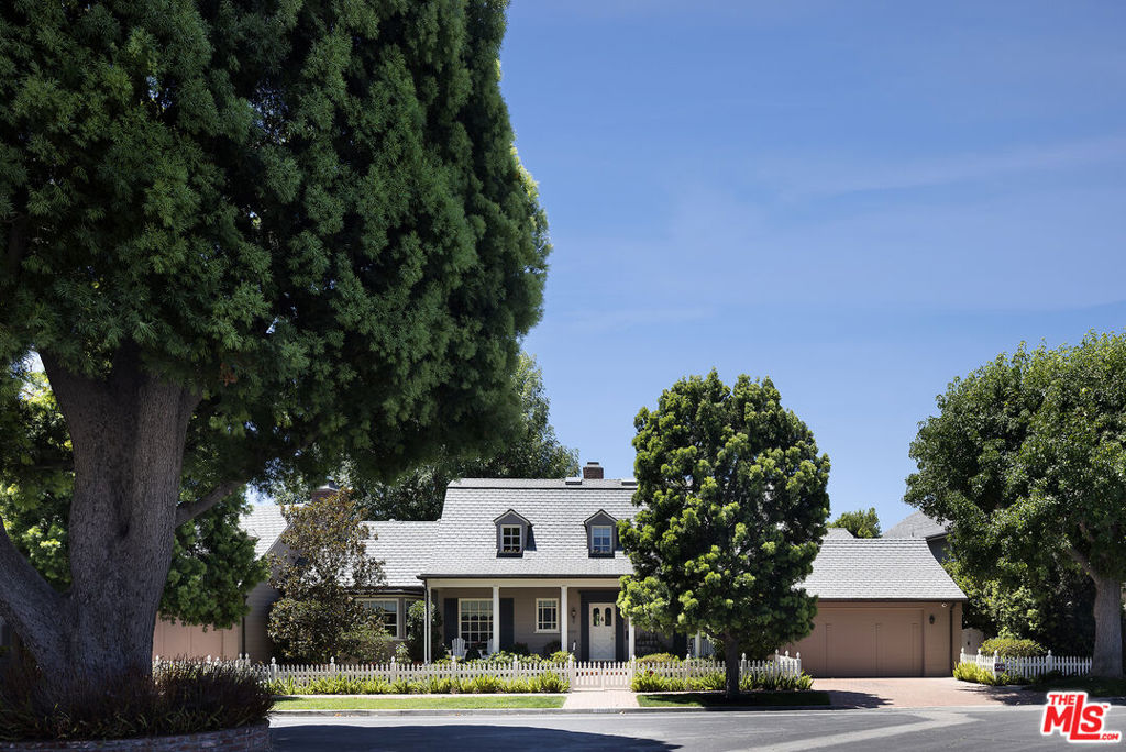 10030 Toluca Lake Avenue — Traditional